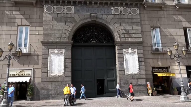 Comune di Napoli, restaurato portone di Palazzo San Giacomo