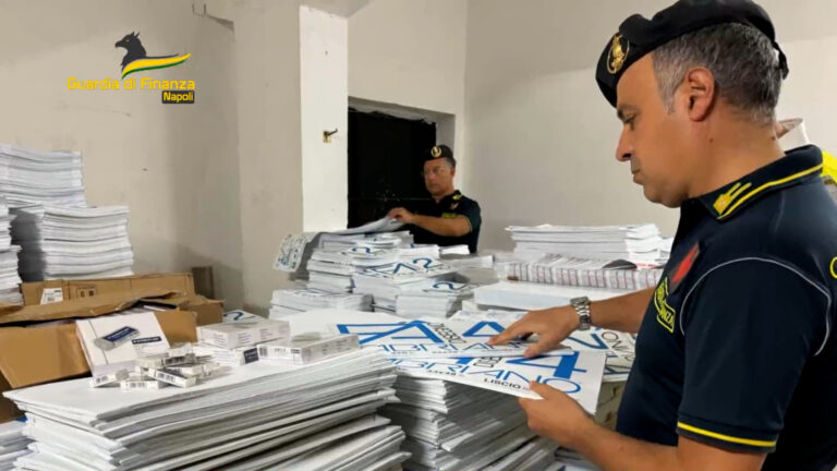 Blitz nel napoletano, sequestrati oltre 117.000 articoli di cartoleria