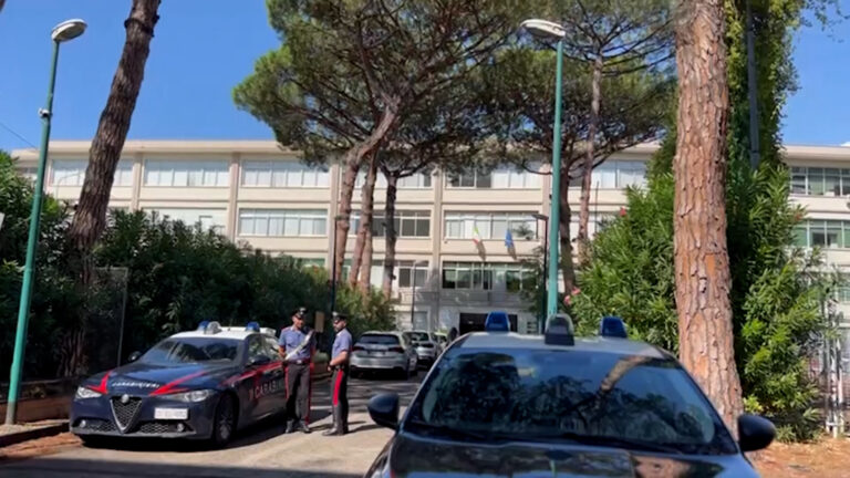 Torre del Greco, morto studente precipitato dal secondo piano dell'istituto Pantaleo