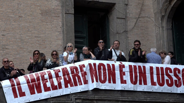 Protesta operatori sociali a Napoli, presidio nel Maschio angioino