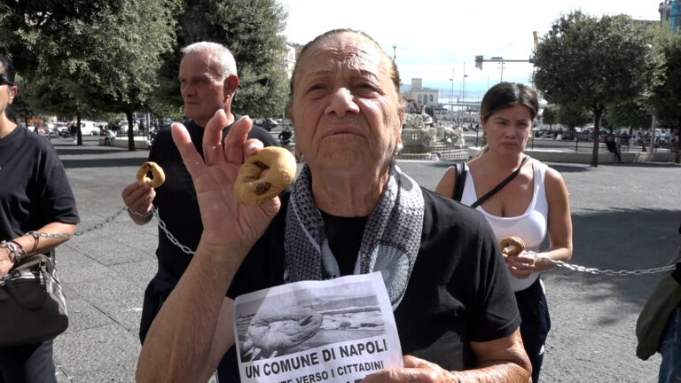 Titolari chioschi lungomare sequestrati celebrano "morte del tarallo"