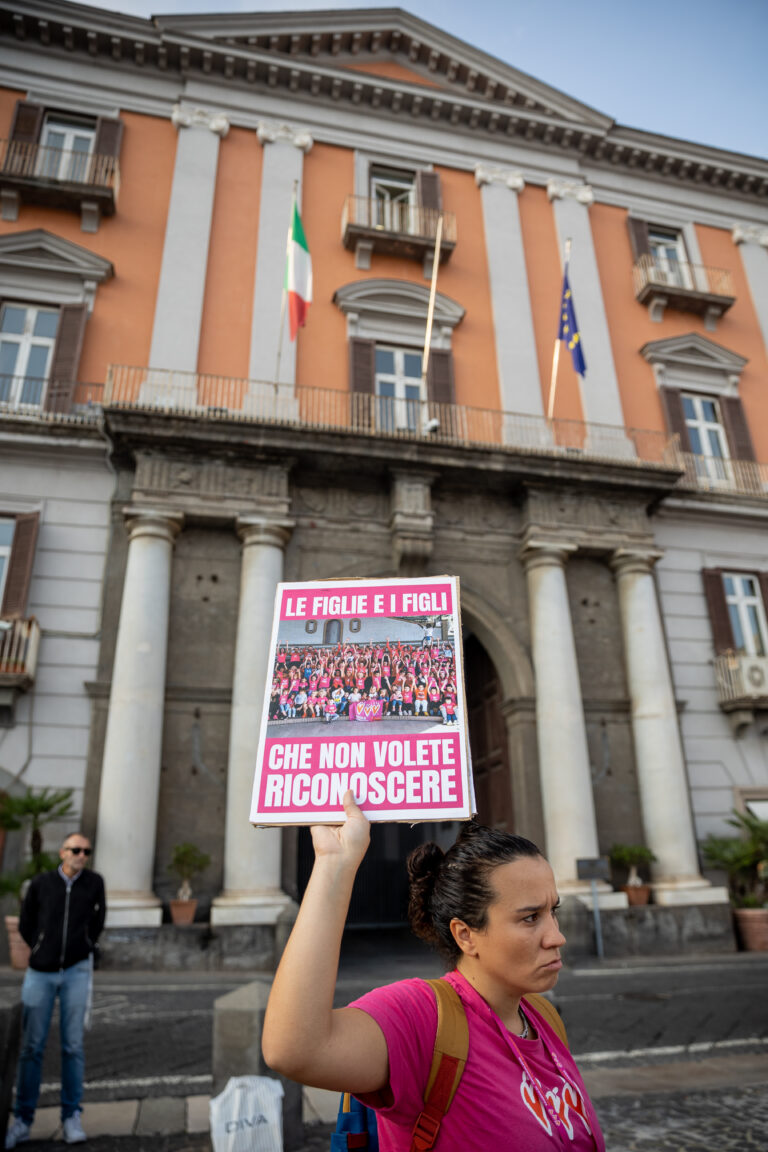 Famiglie Arcobaleno in piazza a Napoli: “genitorialità diritto da difendere”