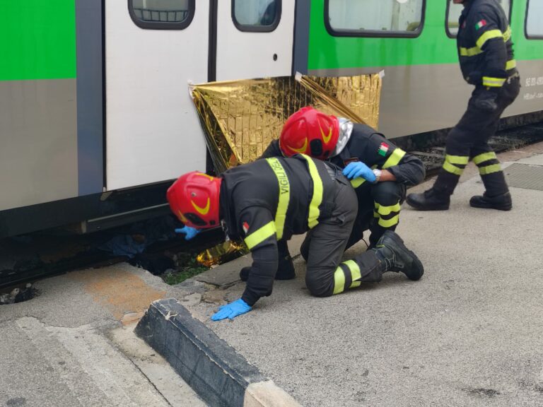 Stazione di Acerra, uomo travolto e investito da treno