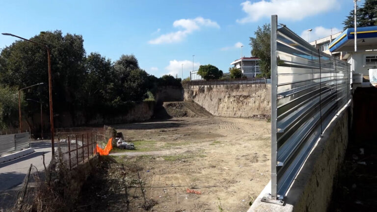 Parcheggio in via Domenico Fontana, al via ai lavori: cittadini pronti alla protesta