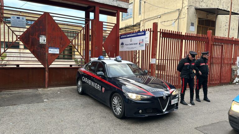 Docente aggredita, rientro blindato per studenti scuola Scanzano