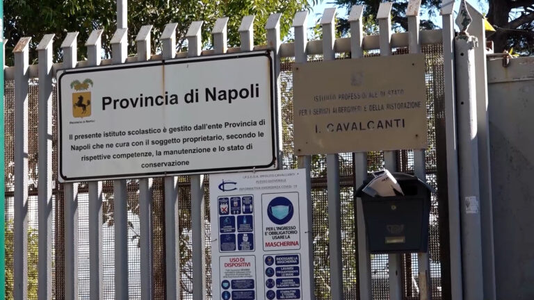 Succursale Istituto Cavalcanti di Posillipo trasferito a Barra, proteste degli studenti