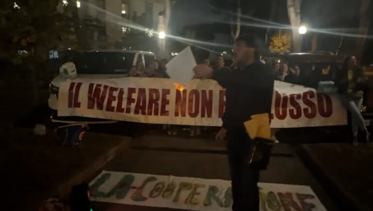 Continuano le proteste dei lavoratori Gesco, presidio al Frullone