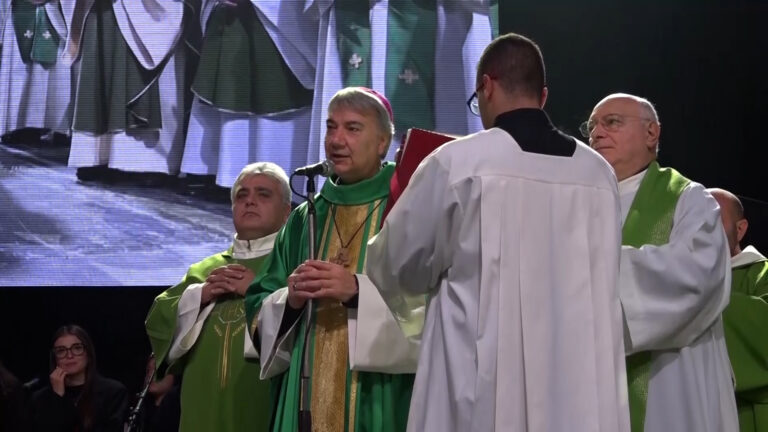 Chiesa, migliaia di fedeli a "Cielo Aperto su Napoli