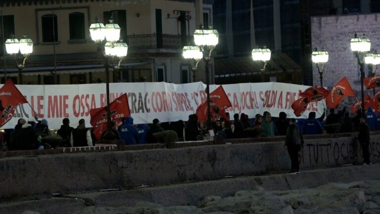 Napoli, protesta dei lavoratori Gls arriva a Castel dell’ovo