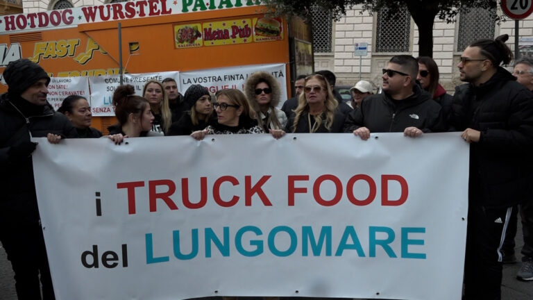 protesta truck food lungomare napoli