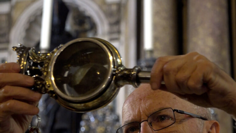 Il sangue si è sciolto alle 17.43, si rinnova il prodigio di San Gennaro