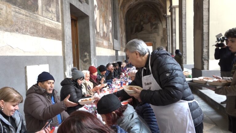 Natale tra gli indigenti per don Mimmo