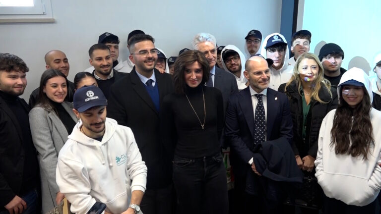 Caivano, il ministro Bernini inaugura il Polo Universitario