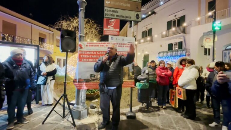 Ischia, anche i sindaci in piazza contro gli abbattimenti