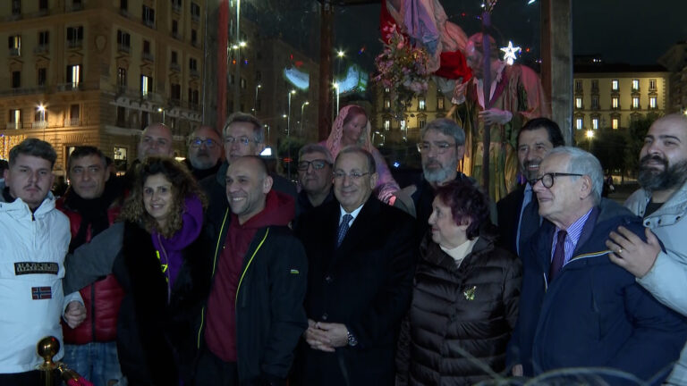 Arte e tradizione, a piazza Municipio la Natività dei maestri artigiani