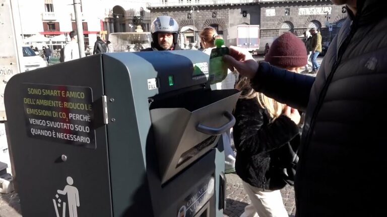 Raccolta differenziata, arrivano a Napoli i bidoni “auto-compattanti”