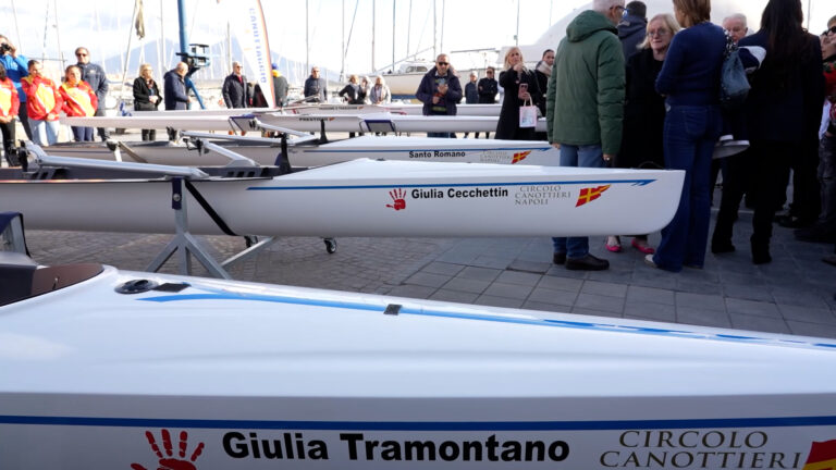 "Voghiamo contro la Violenza", al circolo canottieri imbarcazioni in memoria delle vittime