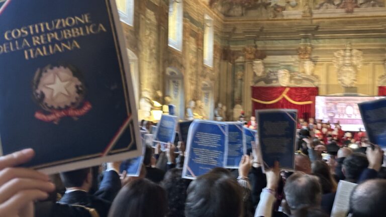 Costituzione al cielo durante l’inno, protesta dei giudici a inaugurazione anno giudiziario