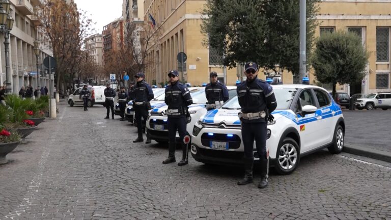 rinnovato parco auto polizia locale