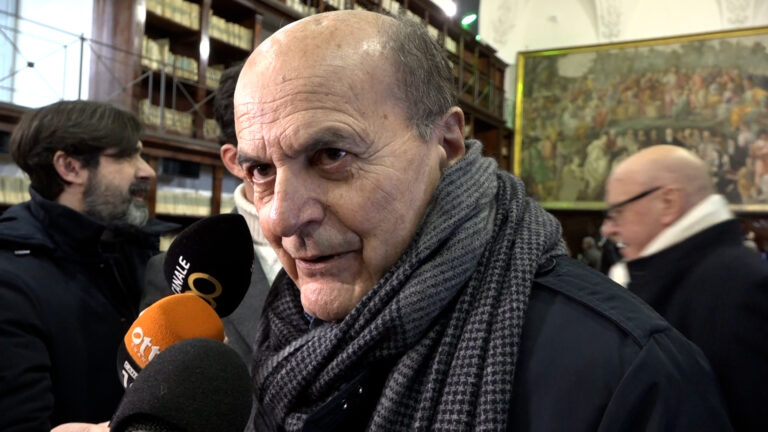 Terzo mandato, Bersani: "De Luca ci pensi"