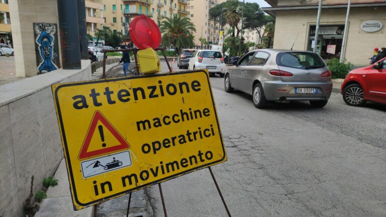 Fuorigrotta nel caos, traffico il tilt per i lavori a viale Augusto