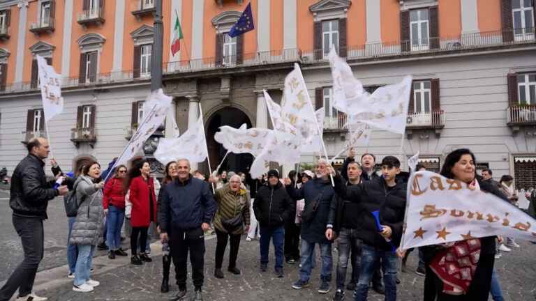 Lavoratori de Il Castello La Sorrisa, presidio di protesta davanti la prefettura