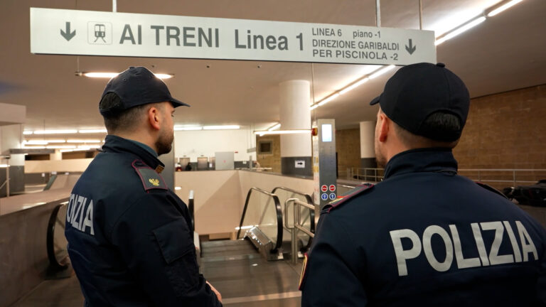 Sicurezza a Napoli, maggiori controlli nelle stazioni della metro