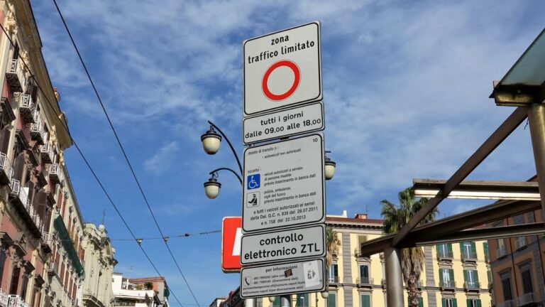 Ztl a Piazza Dante, comitato cittadino chiede il ripristino