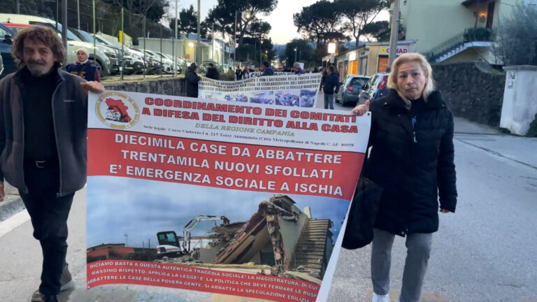 Abbattimenti a Ischia, continuano le proteste degli isolani