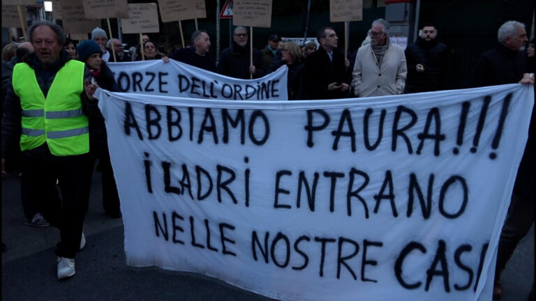 Furti ai Camaldolilli, protesta dei residenti esausti