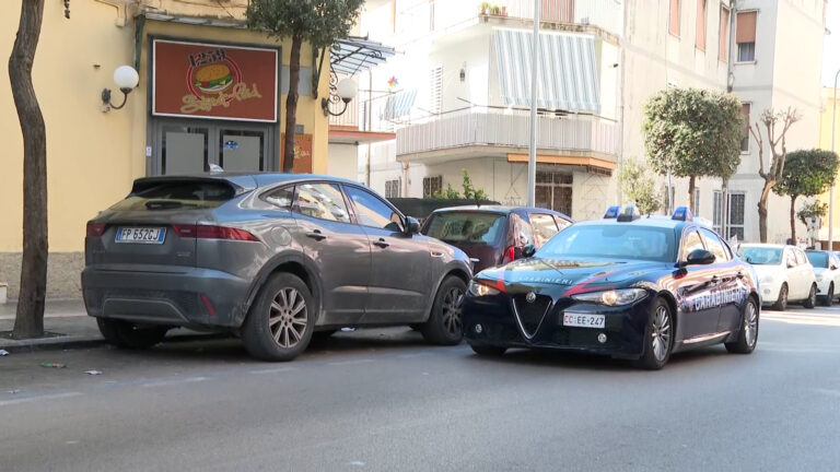 Torre del Greco, tenta di uccidere rivale in amore: arrestato 18enne