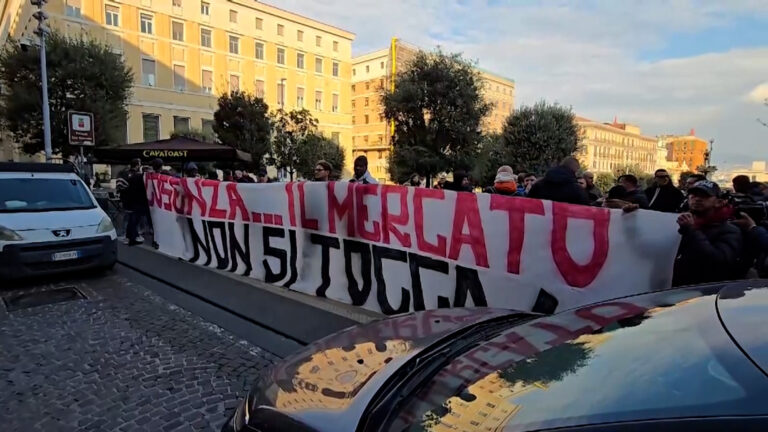 Mercatali di Scampia protestano contro pista ciclabile