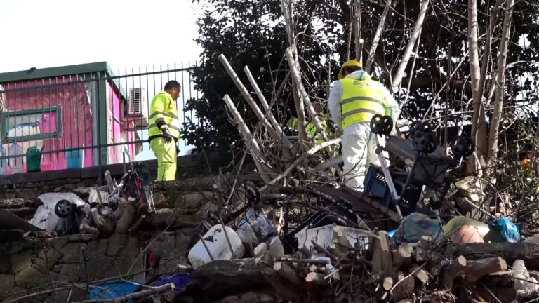 Baraccopoli al Maschio Angioino, il comune avvia la rimozione