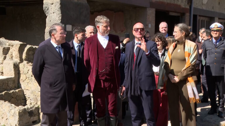 Ministro Giuli ad Ercolano in occasione della riapertura di due domus