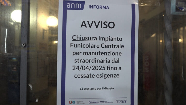 A Napoli si ferma funicolare centrale, gli utenti: "Bastava avvertire"