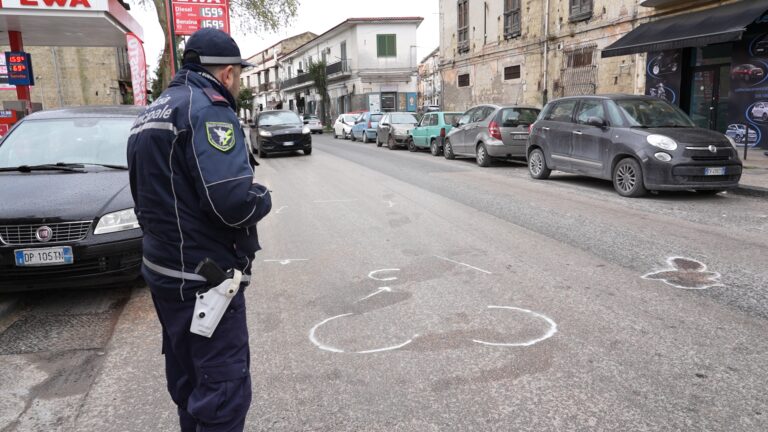 Perde il controllo della moto