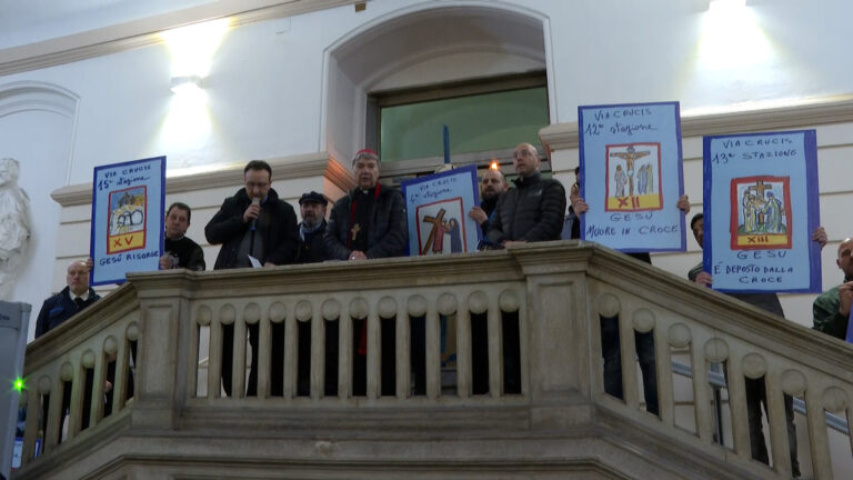 Detenuti, al carcere di Poggioreale la via crucis con vescovo Battaglia