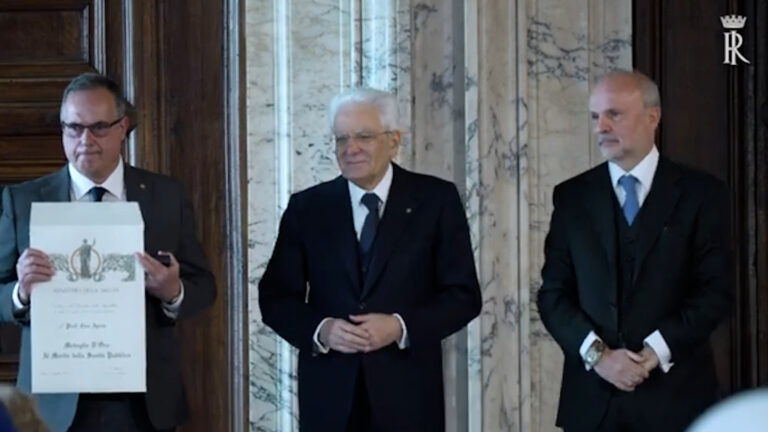 Medaglia d'oro “Al Merito della Sanità Pubblica” a Ciro Aprea