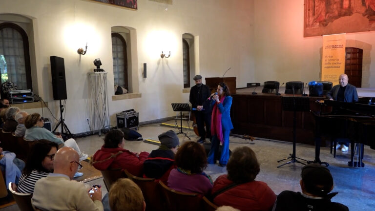 Vedi Napoli e poi Mangia parte con un omaggio ai 2500 anni della città