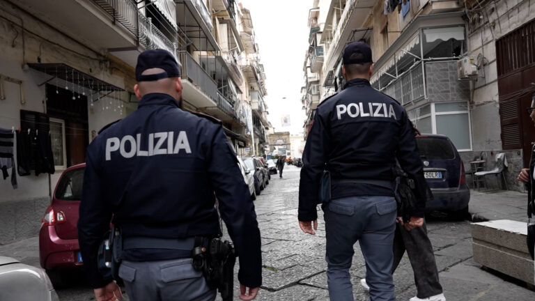 Processione madonna dell'arco nel sangue: 2 ragazzi colpiti da proiettili