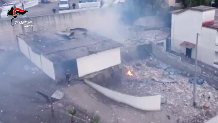 Esplosione in fabbrica abusiva ad Ercolano: arrestate 2 persone Esplosione in fabbrica abusiva ad Ercolano: arrestate 2 persone