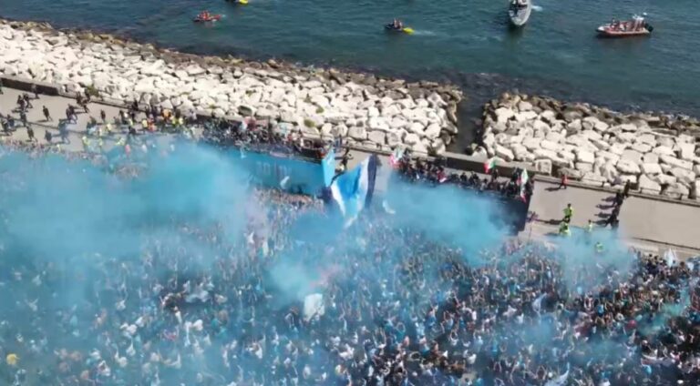 Napoli abbraccia i campioni sul lungomare e De Laurentiis annuncia De Bruyne
