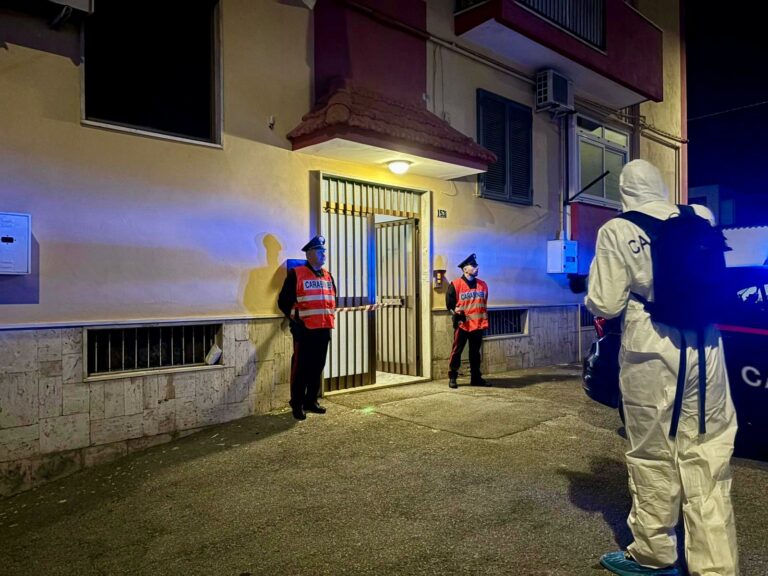 Pompei, ferita gravemente dal marito ma riesce a scappare