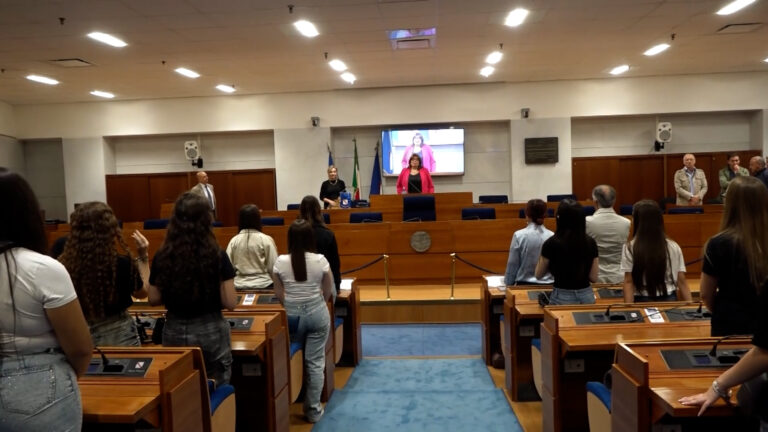 Ragazzi in aula, cresce iniziativa del consiglio regionale della Campania