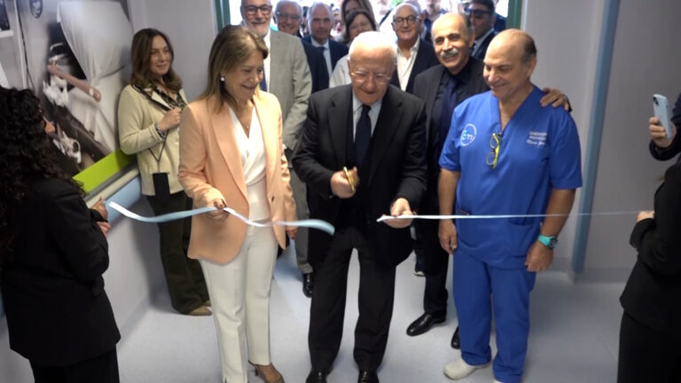 Sanità, De Luca inaugura nuovi reparti Cto