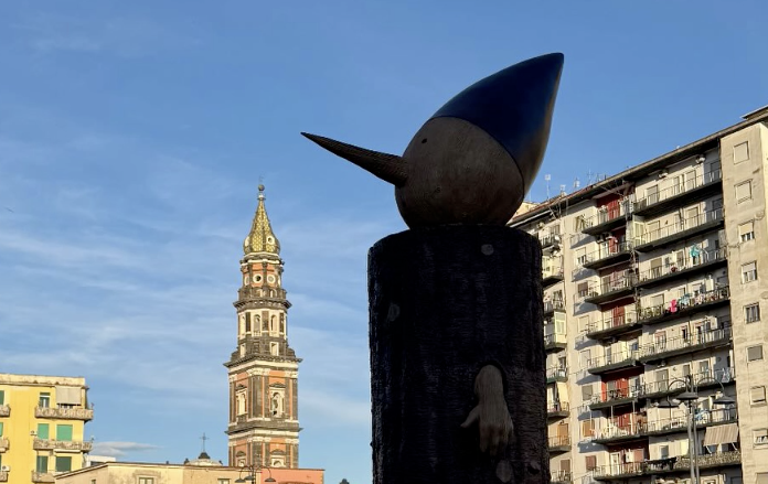 Pinocchio a Piazza Mercato: il burattino di Marcello Jori prende vita