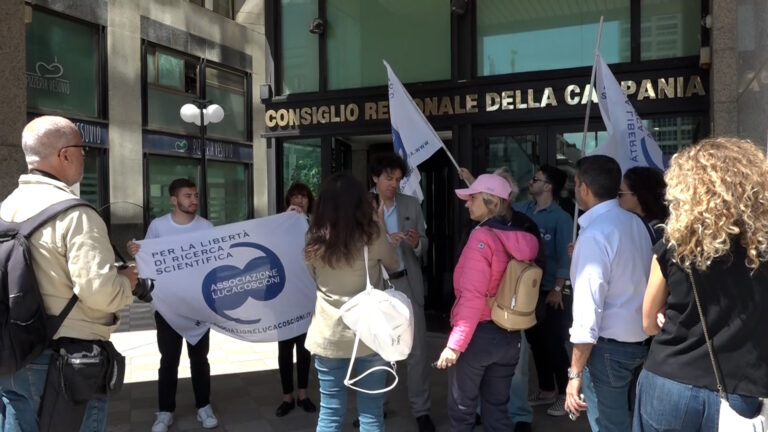 Stop a proposta su fine vita, protesta all'esterno del consiglio regionale