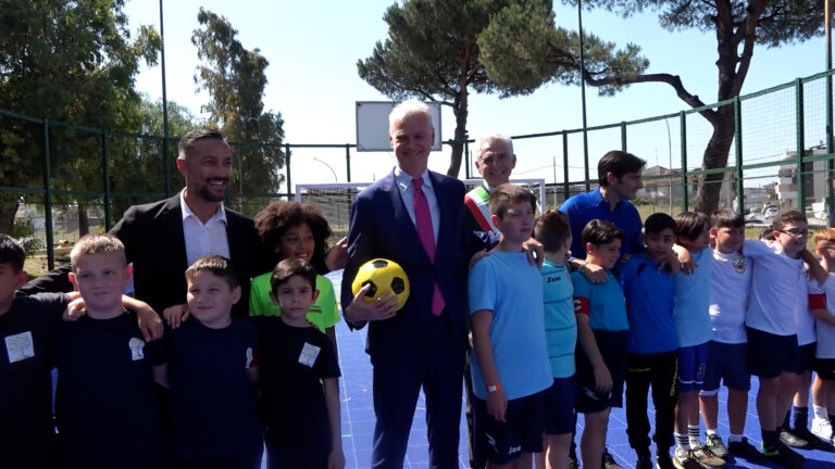 Giornata del gioco, il ministro Zangrillo a Caivano