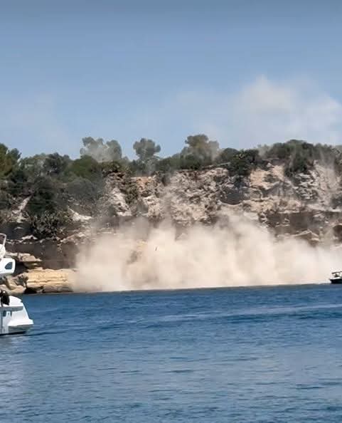 Bradisismo, scossa di magnitudo 4.6 a largo di Bacoli: crolla costone