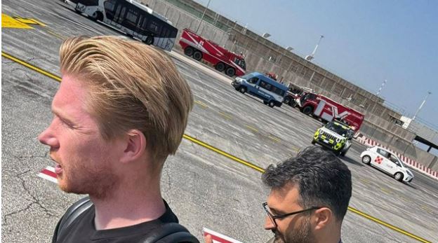 Calcio, De Bruyne a Roma per le visite mediche